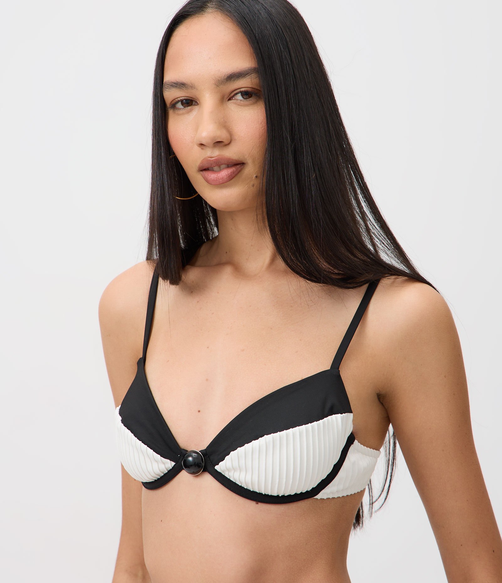 Biquíni Top Meia Taça com Estampa Color Block Preto/Branco 3