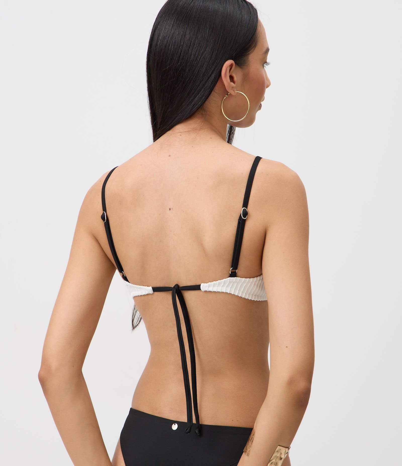 Biquíni Top Meia Taça com Estampa Color Block Preto/Branco 4