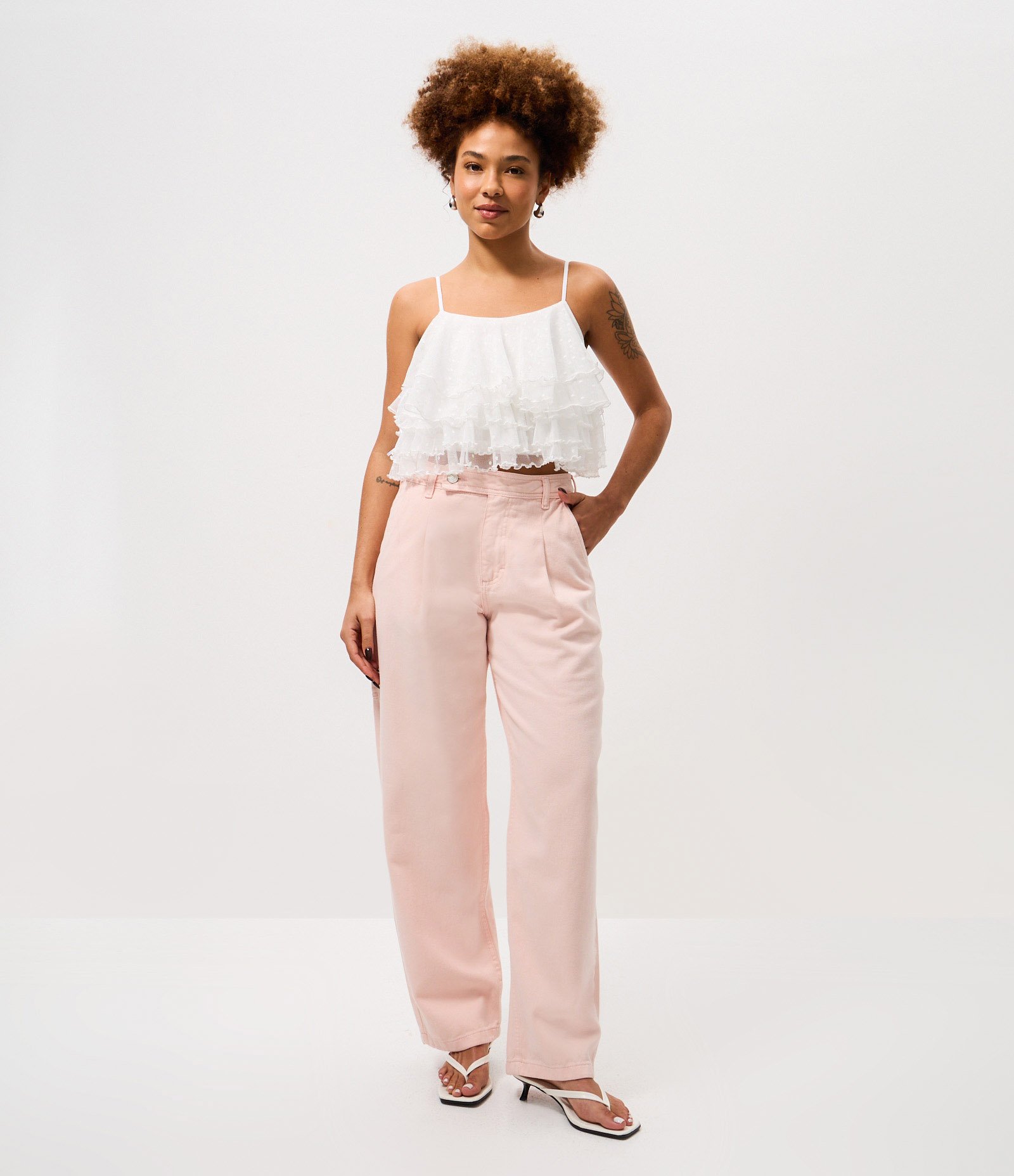 Calça Barrel em Sarja com Cintura Baixa e Bolsos Rosa Claro 1
