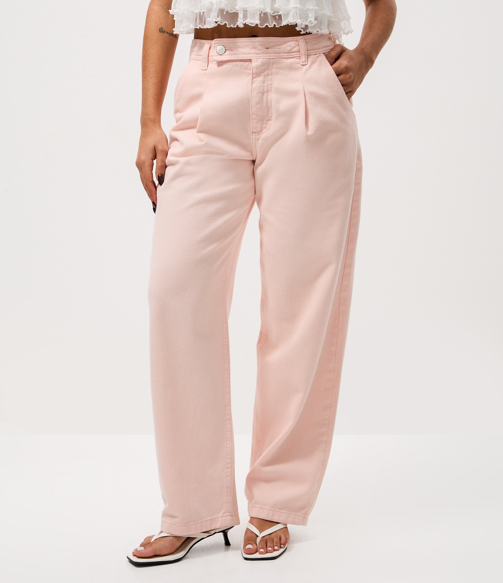 Calça Barrel em Sarja com Cintura Baixa e Bolsos Rosa Claro 2