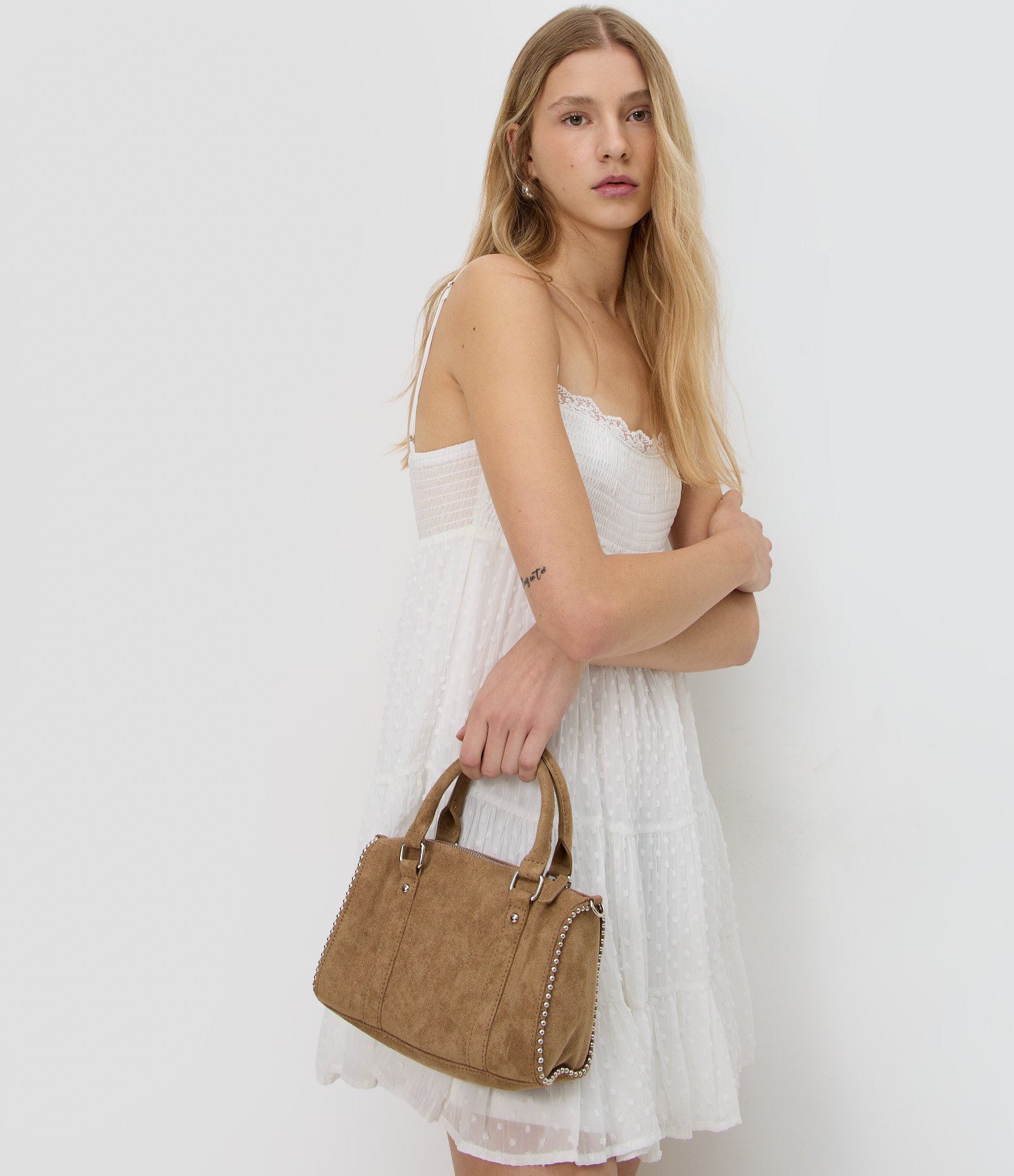 Bolsa Satchel em Suede com Alça Longa Removível Bege 1
