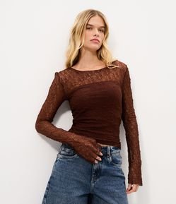 Blusa Manga Longa Texturizada com Manga Evasê e Transparência