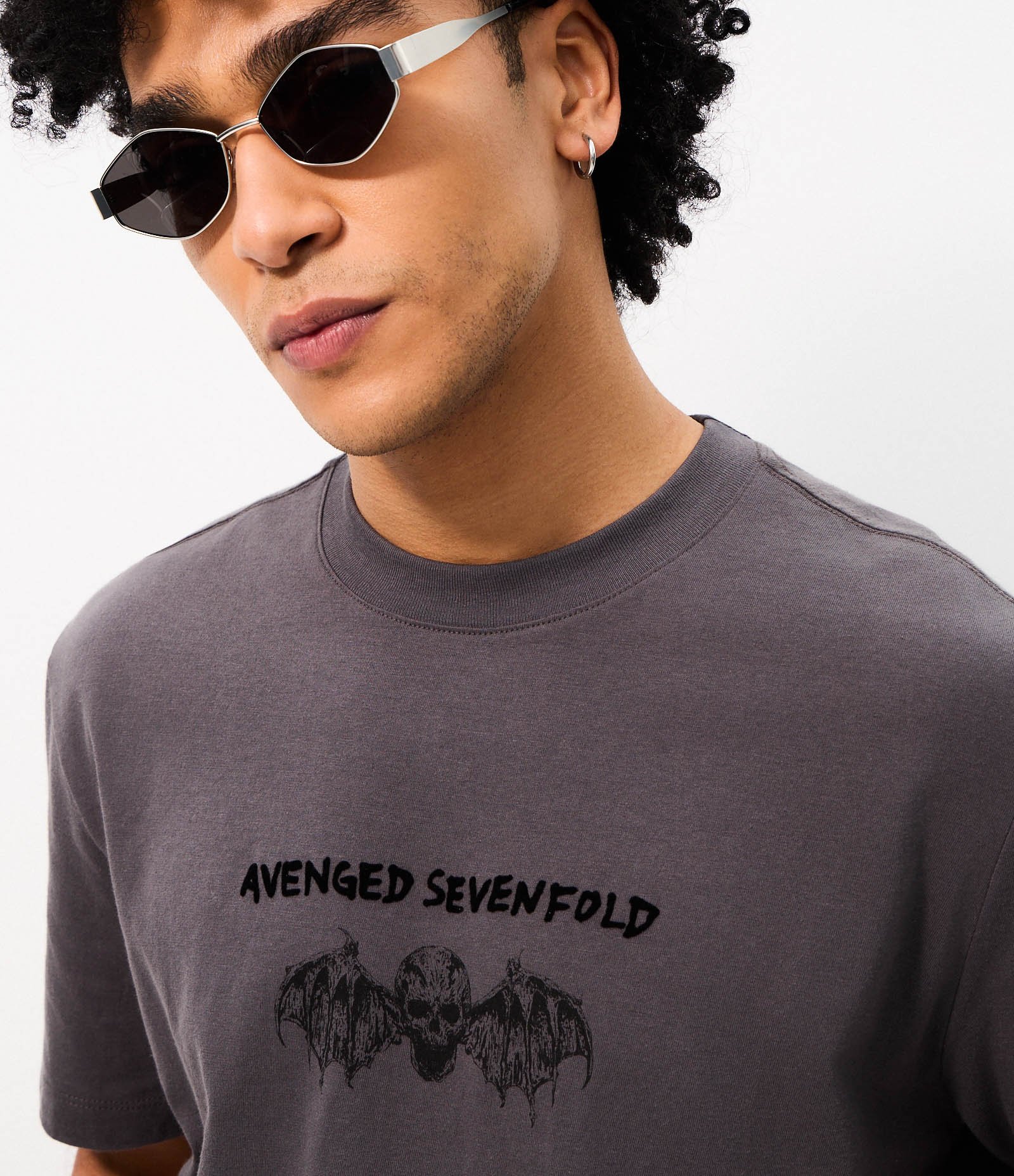 Camiseta Comfort em Algodão com Estampa Avenged Sevenfold Cinza 3