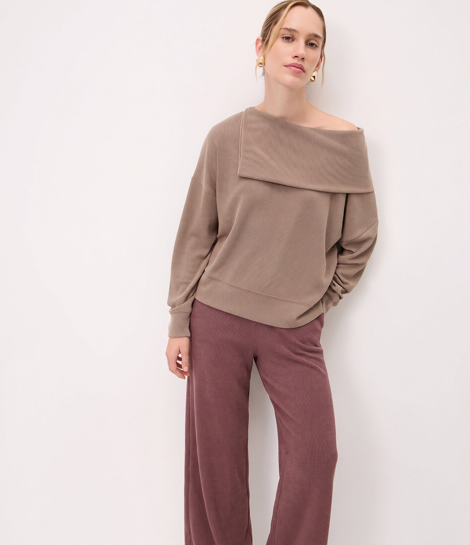 Calça Reta em Anarruga com Cós Elástico e Bolsos Laterais Vermelho 4