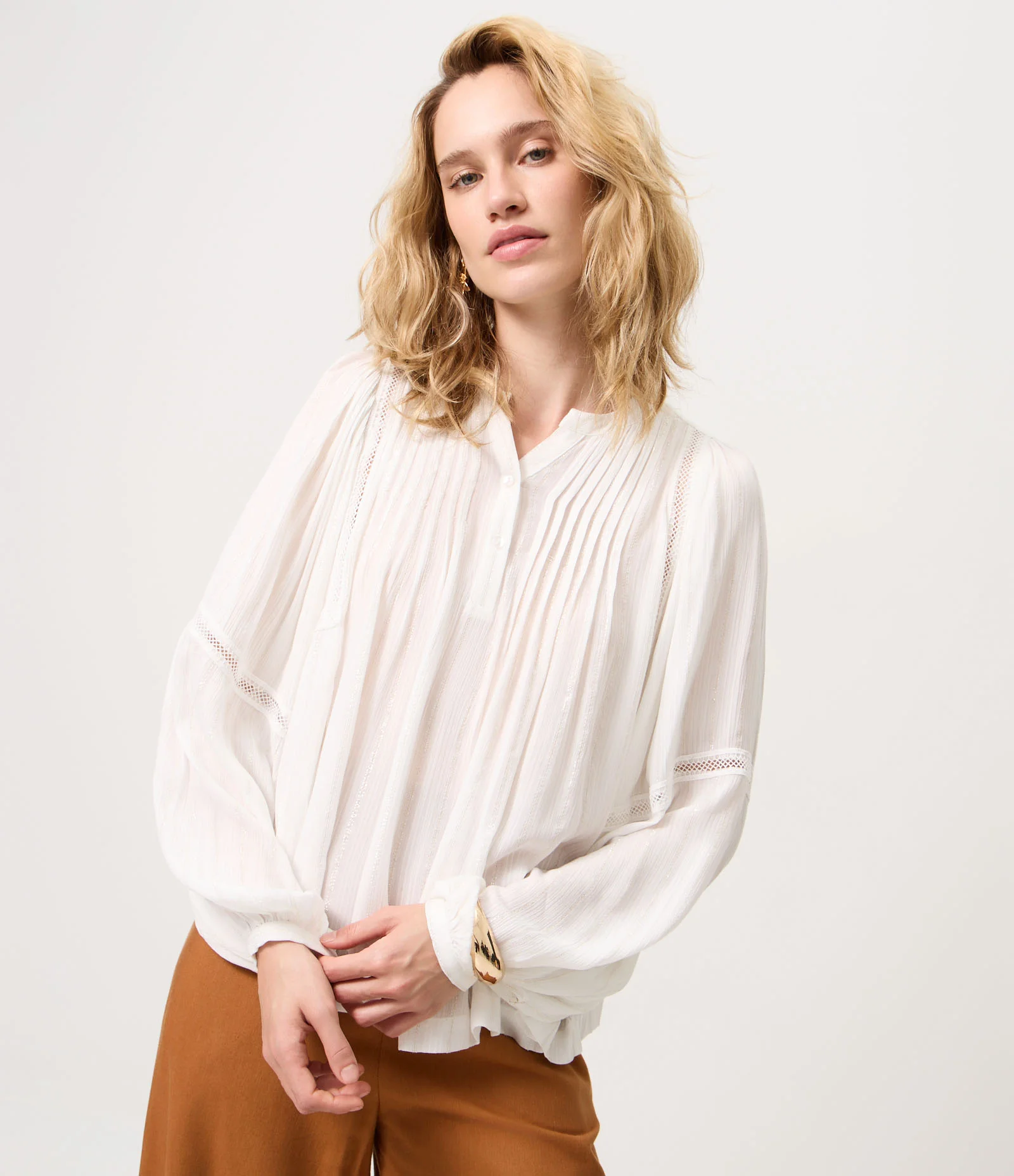 Blusa em Viscose com Entremeios e Mangas Bufantes Branco 1