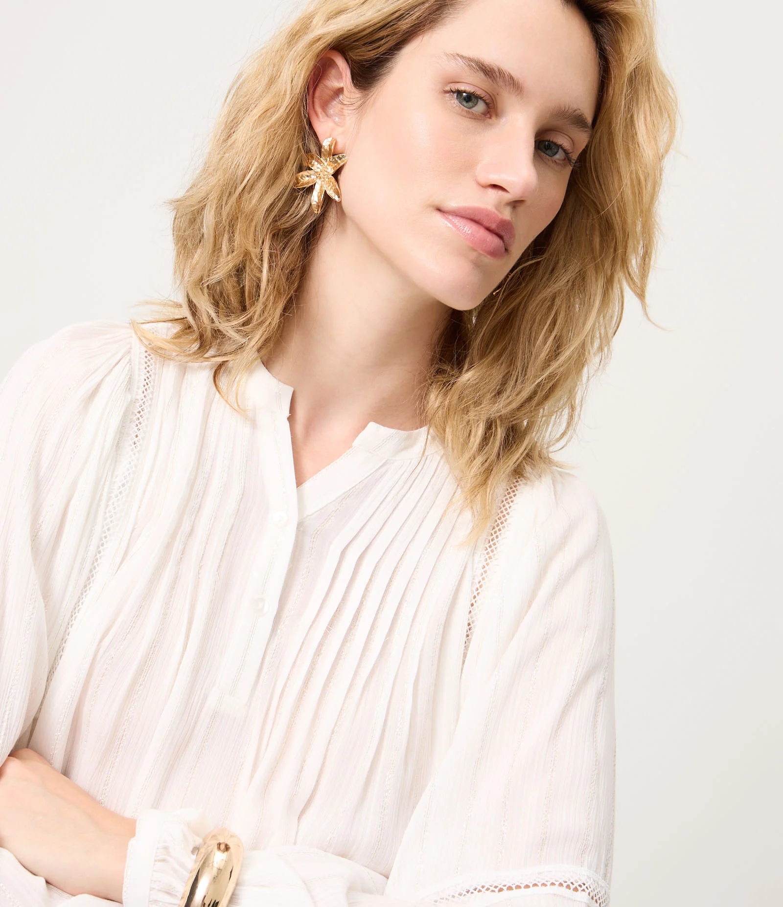 Blusa em Viscose com Entremeios e Mangas Bufantes Branco 3