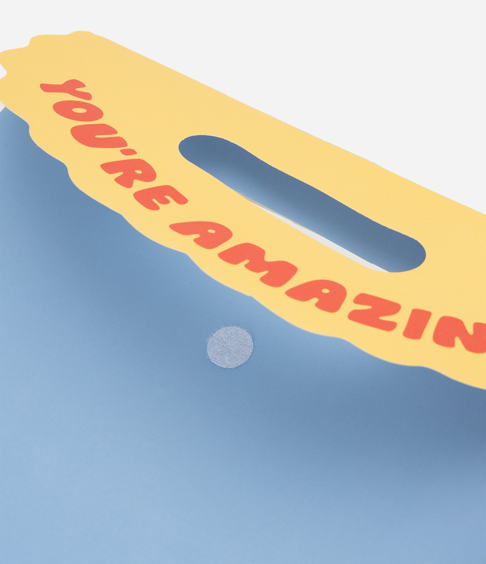 Embalagem para Presente em Papel com Lettering e Borda Ondulada Multicores 3