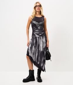 Vestido Midi em Tule com Estampa Abstrata e Barra Assimétrica