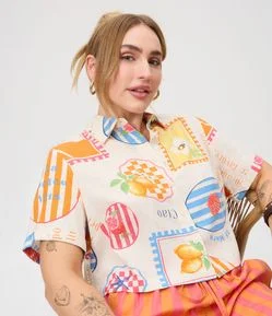 Camisa em Viscolinho com Estampa de Selos Curve & Plus Size