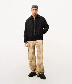 Calça em Sarja Super Baggy com Estampa Abstrata