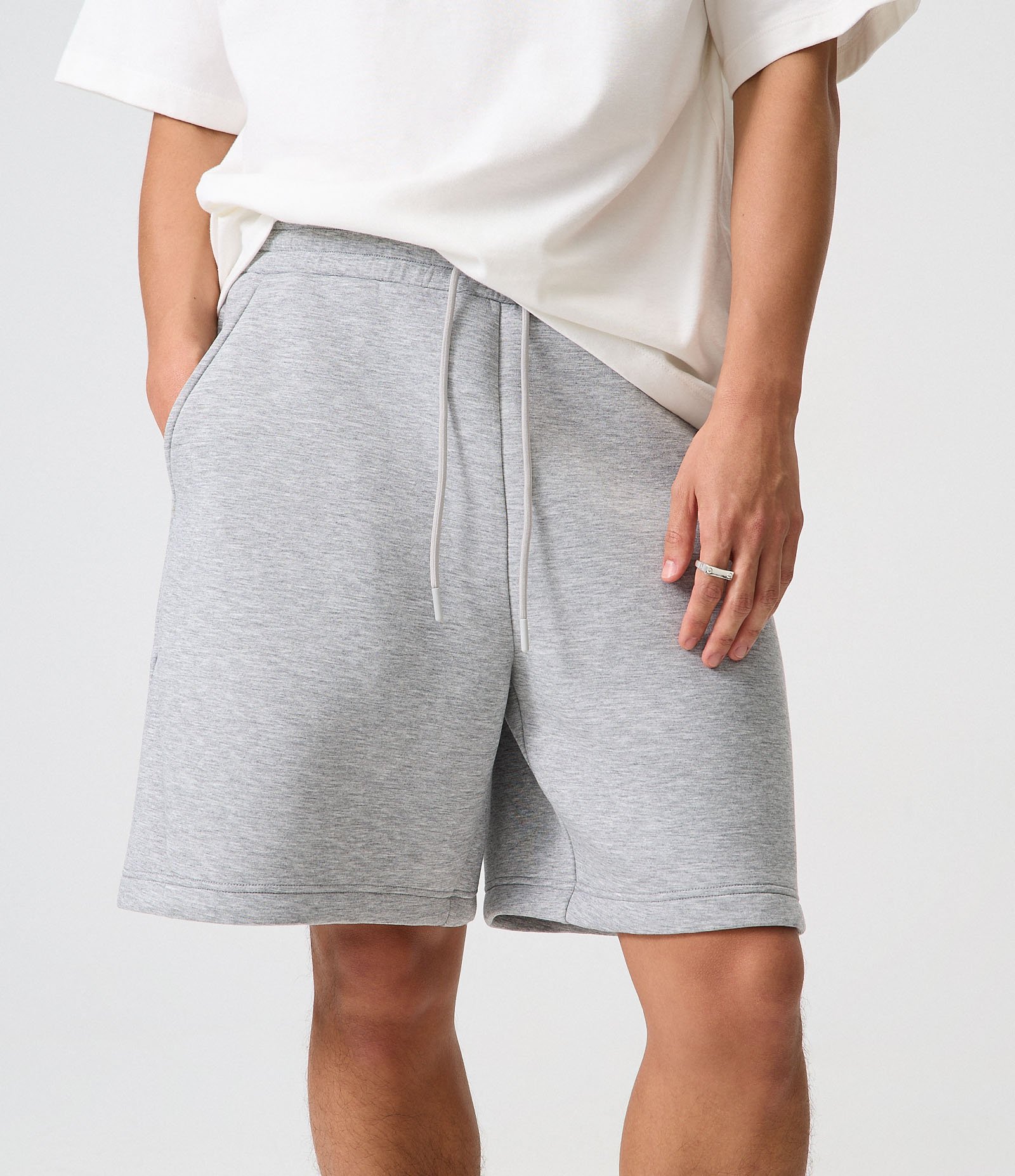 Bermuda Baggy Cropped em Malha Scuba Cinza 2