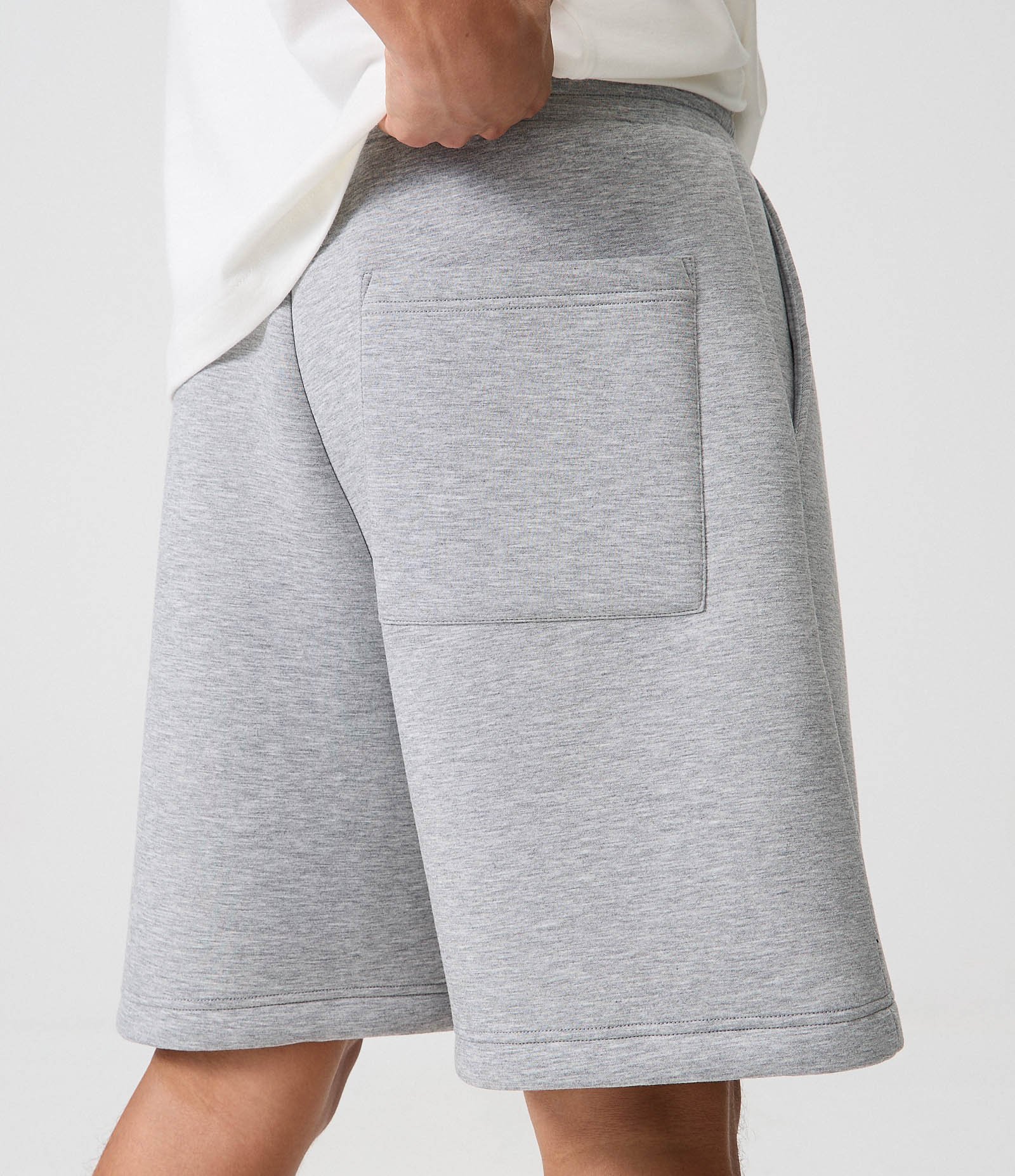 Bermuda Baggy Cropped em Malha Scuba Cinza 3