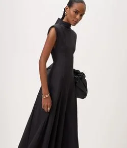 Vestido Evasê Longo com Gola Alta