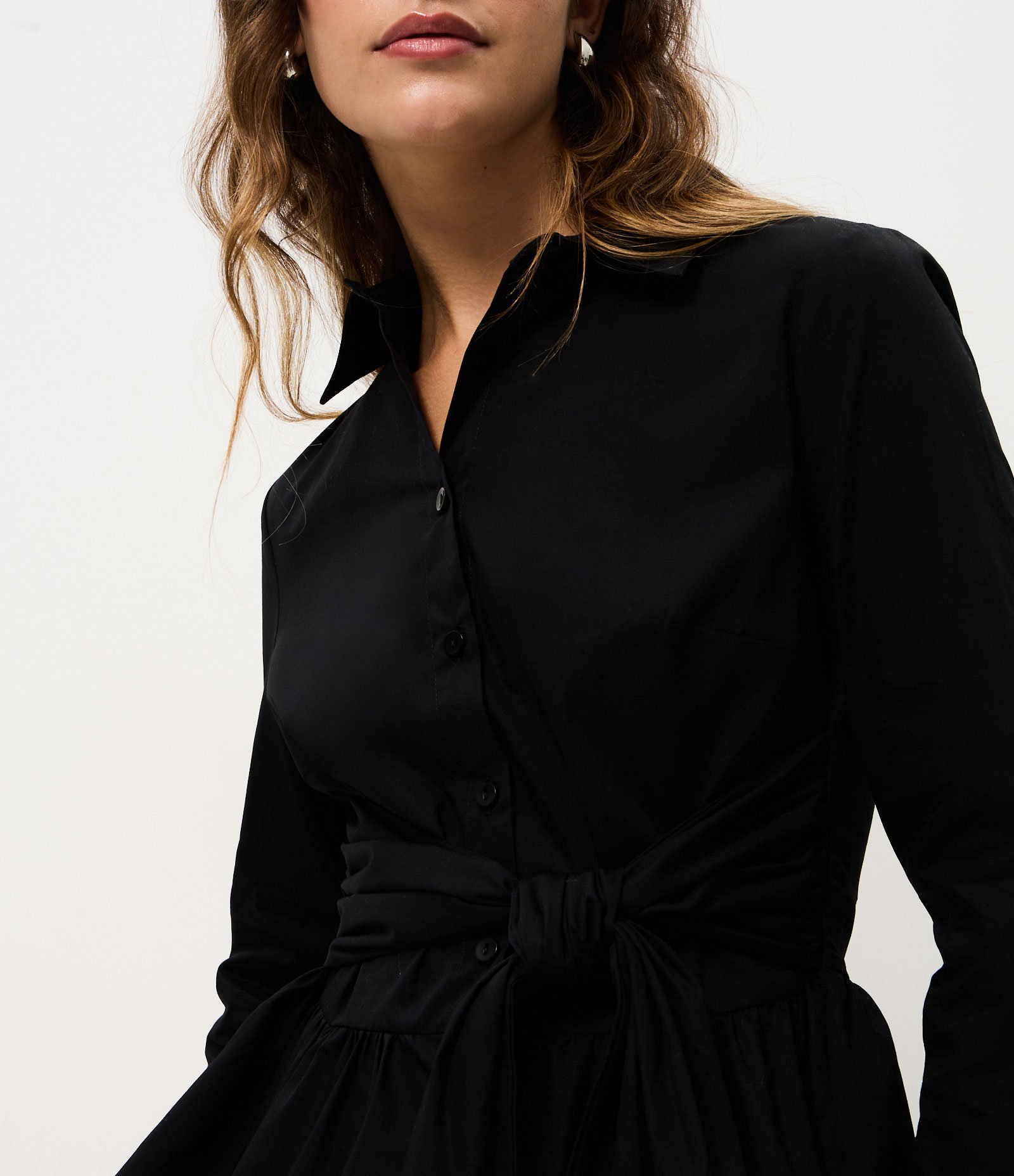 Camisa Peplum em Tricoline com Amarração em Laço na Cintura Preto 3