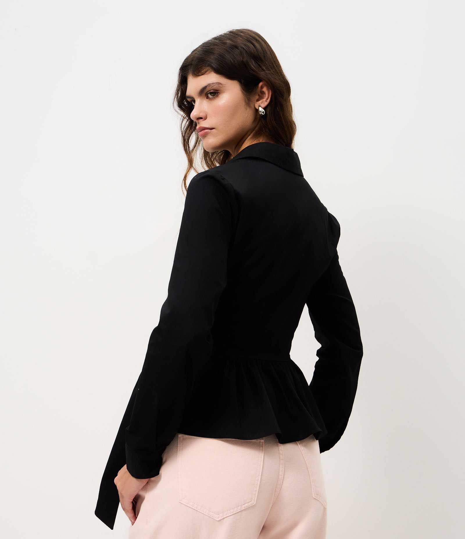 Camisa Peplum em Tricoline com Amarração em Laço na Cintura Preto 4
