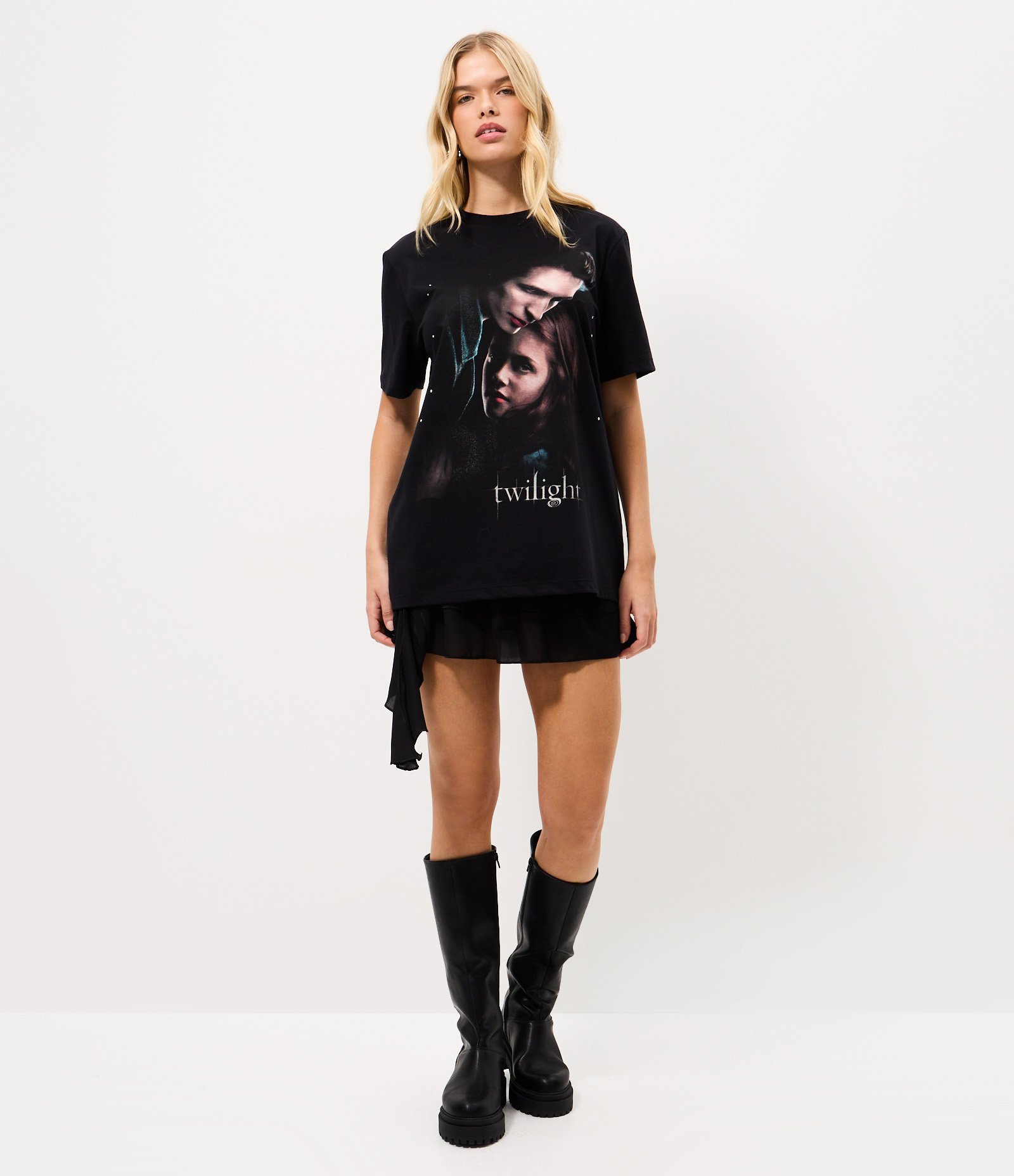 Camiseta Boxy com Estampa Twilight Edward e Bela e Lettering Brilhoso Preto 2
