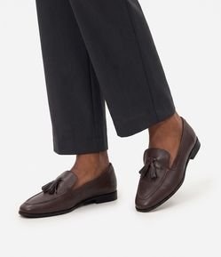 Mocassim em Couro com Detalhe de Franjas
