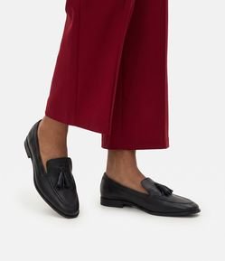 Mocassim em Couro com Detalhe de Franjas