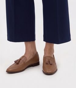 Mocassim em Couro com Detalhe de Franjas