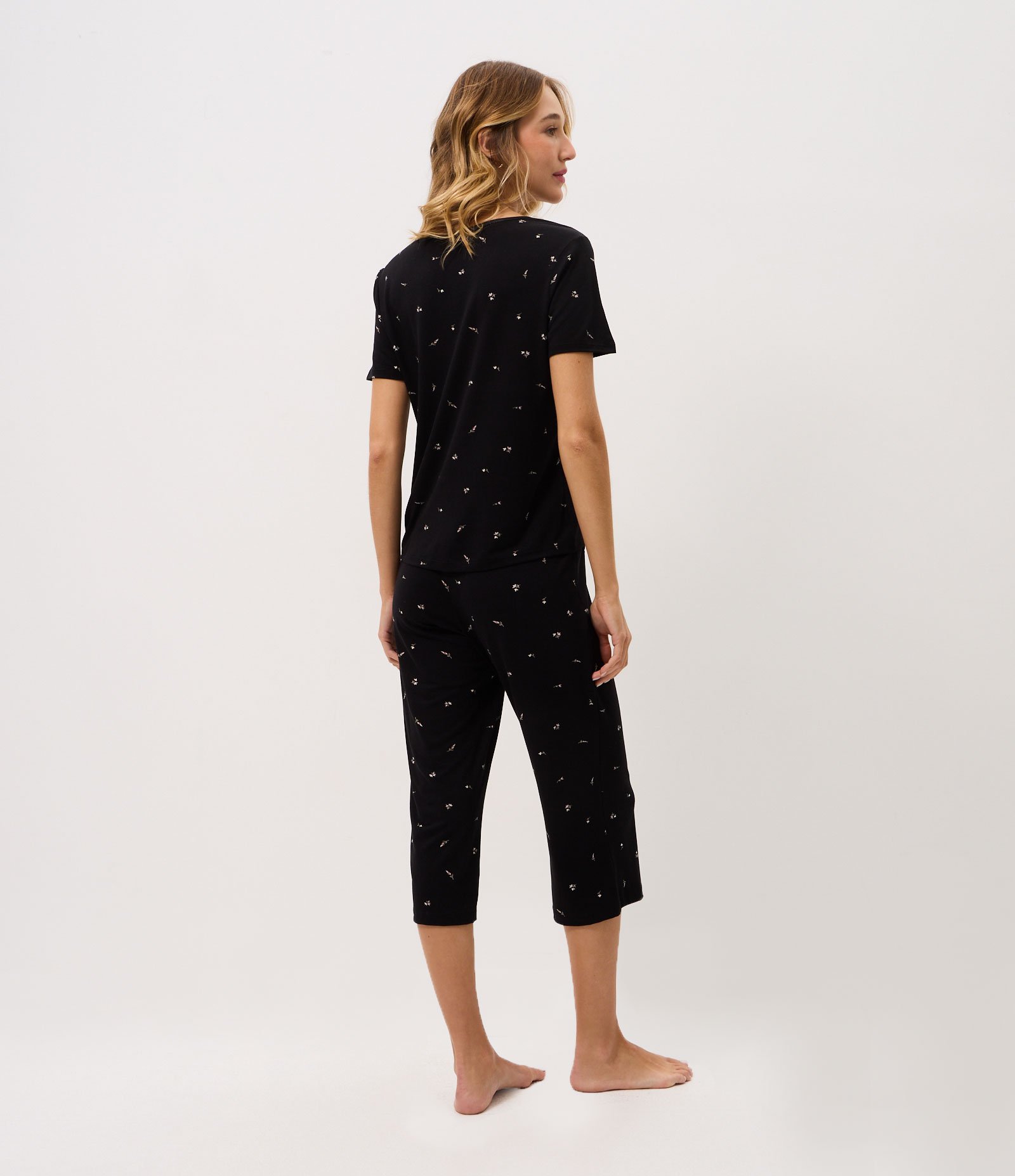 Pijama Longo com Estampa Floral e Renda Preto 6