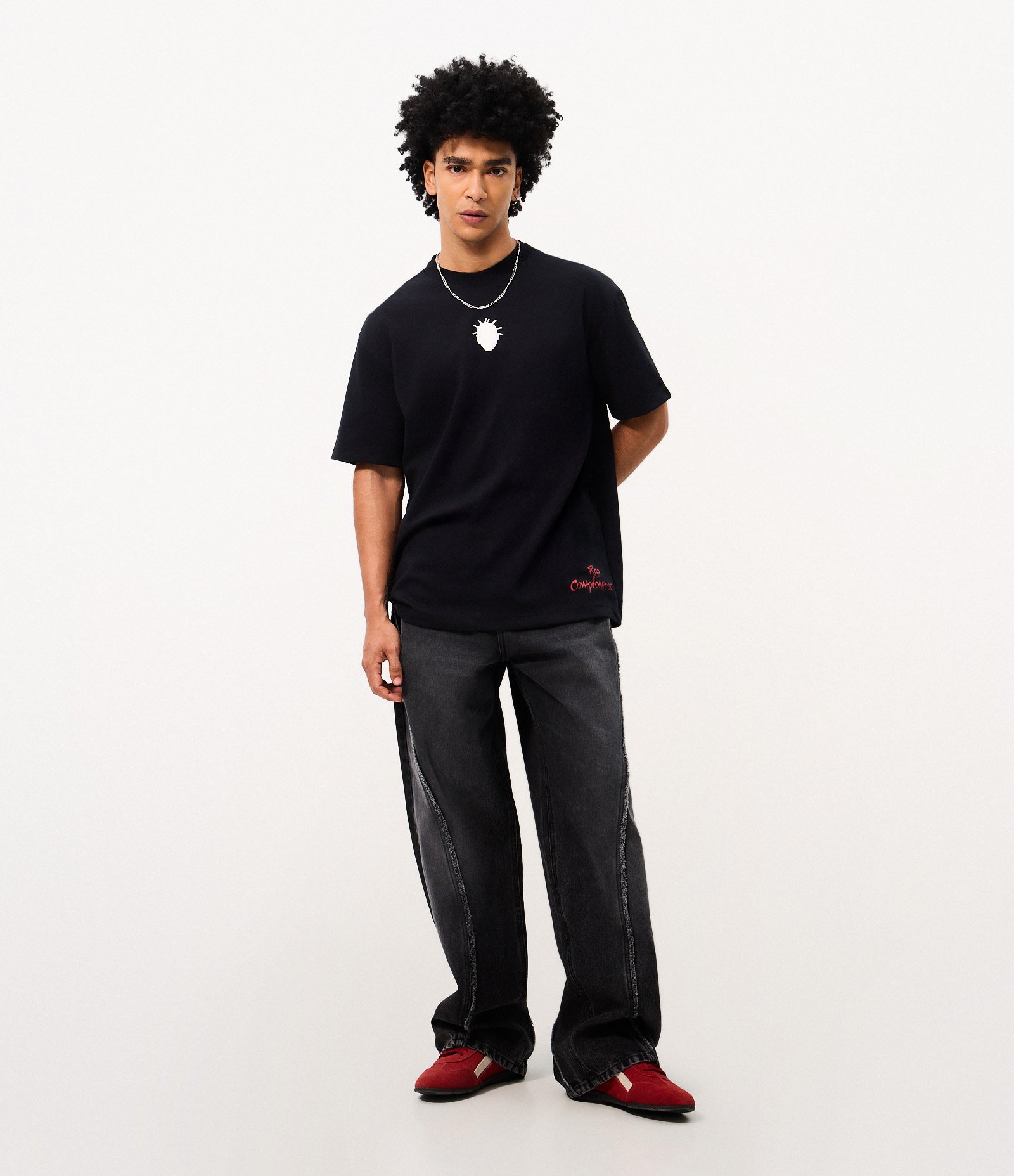 Camiseta Relaxed com Estampa Sabotage Preto 2