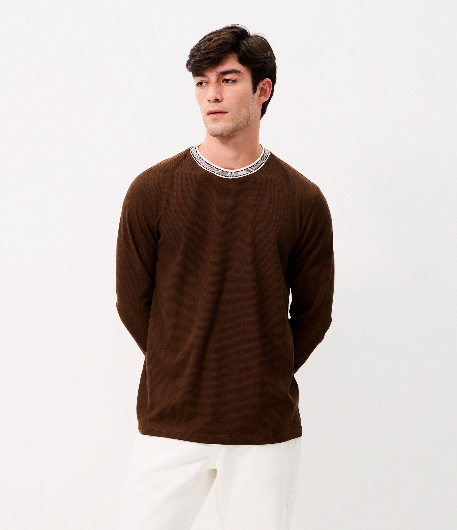 Camiseta Manga Longa Texturizada com Punho Marrom 1