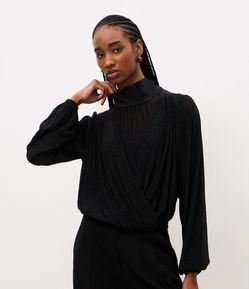 Blusa em Chiffon com Transparência e Decote Transpassado