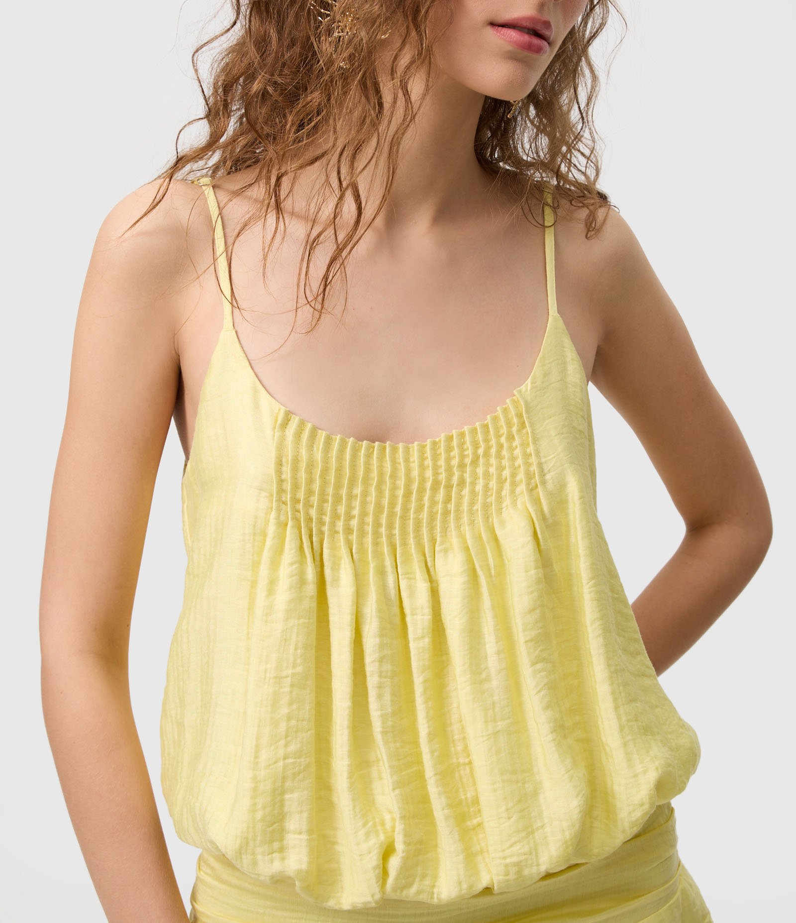 Vestido Curto Blusado em Viscolinho com Saia Balonê Amarelo 3