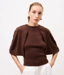Blusa em Tricô com Capinha Sobreposta