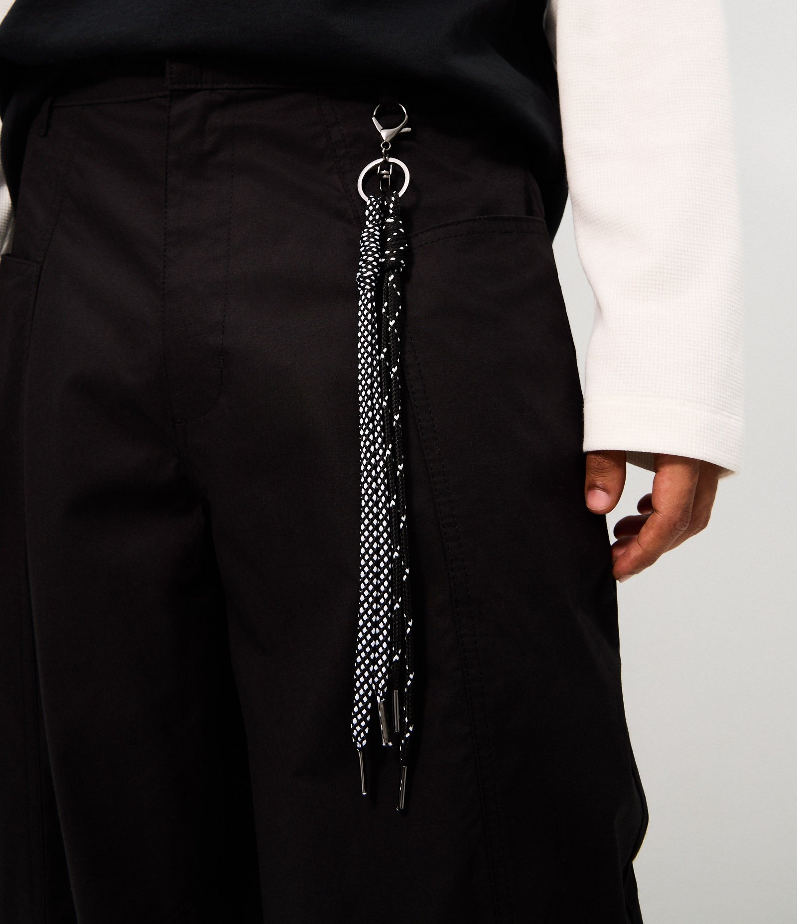 Calça Baggy Balloon Sarja com Chaveiro Preto 3