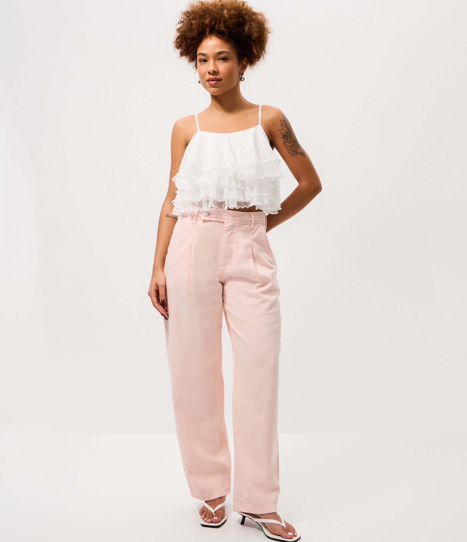 Blusa Alcinha em Tule com Babados e Texturização em Poás Branco 2
