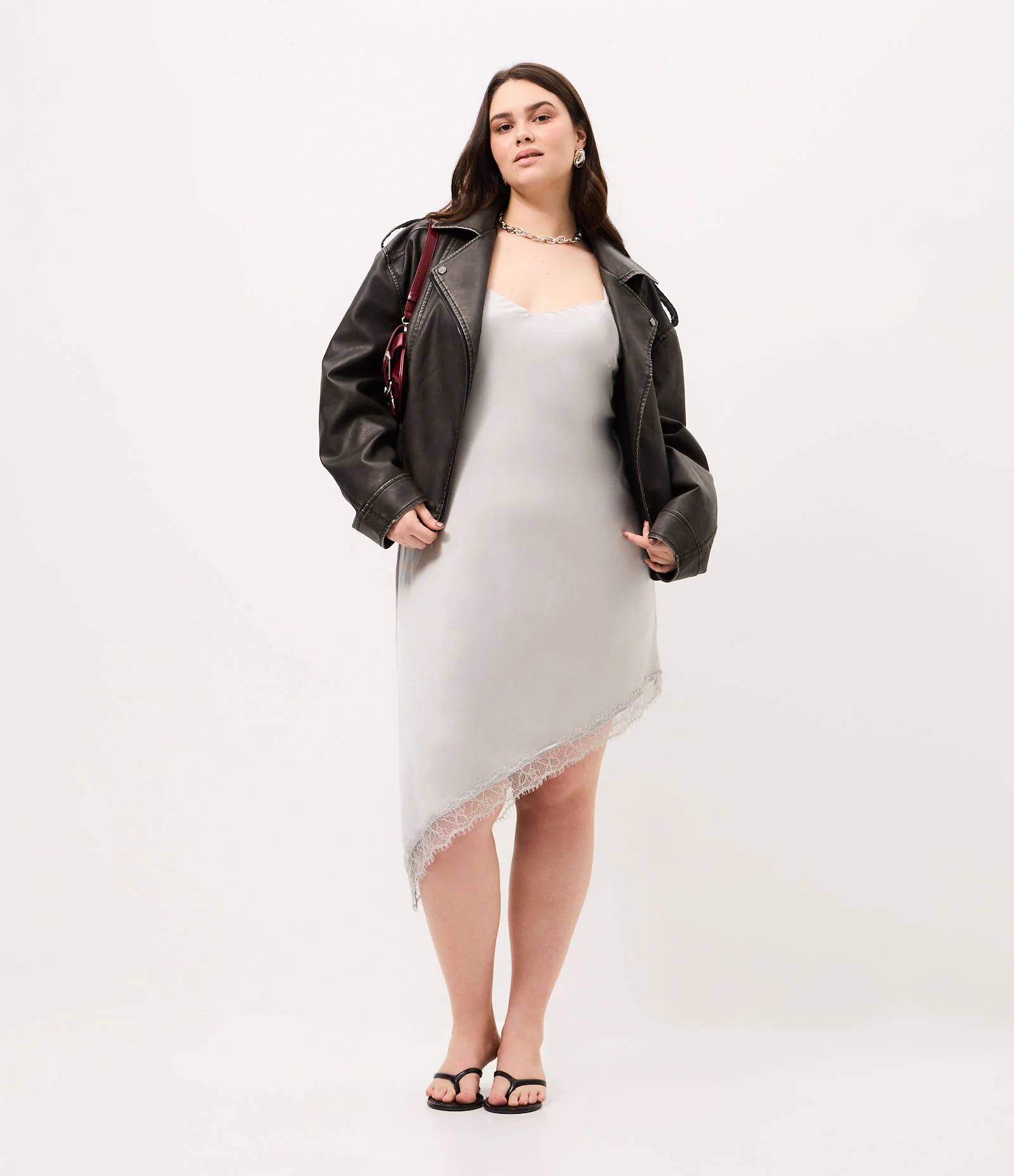 Vestido Midi em Cetim Assimétrico com Renda Curve & Plus Size Cinza 1