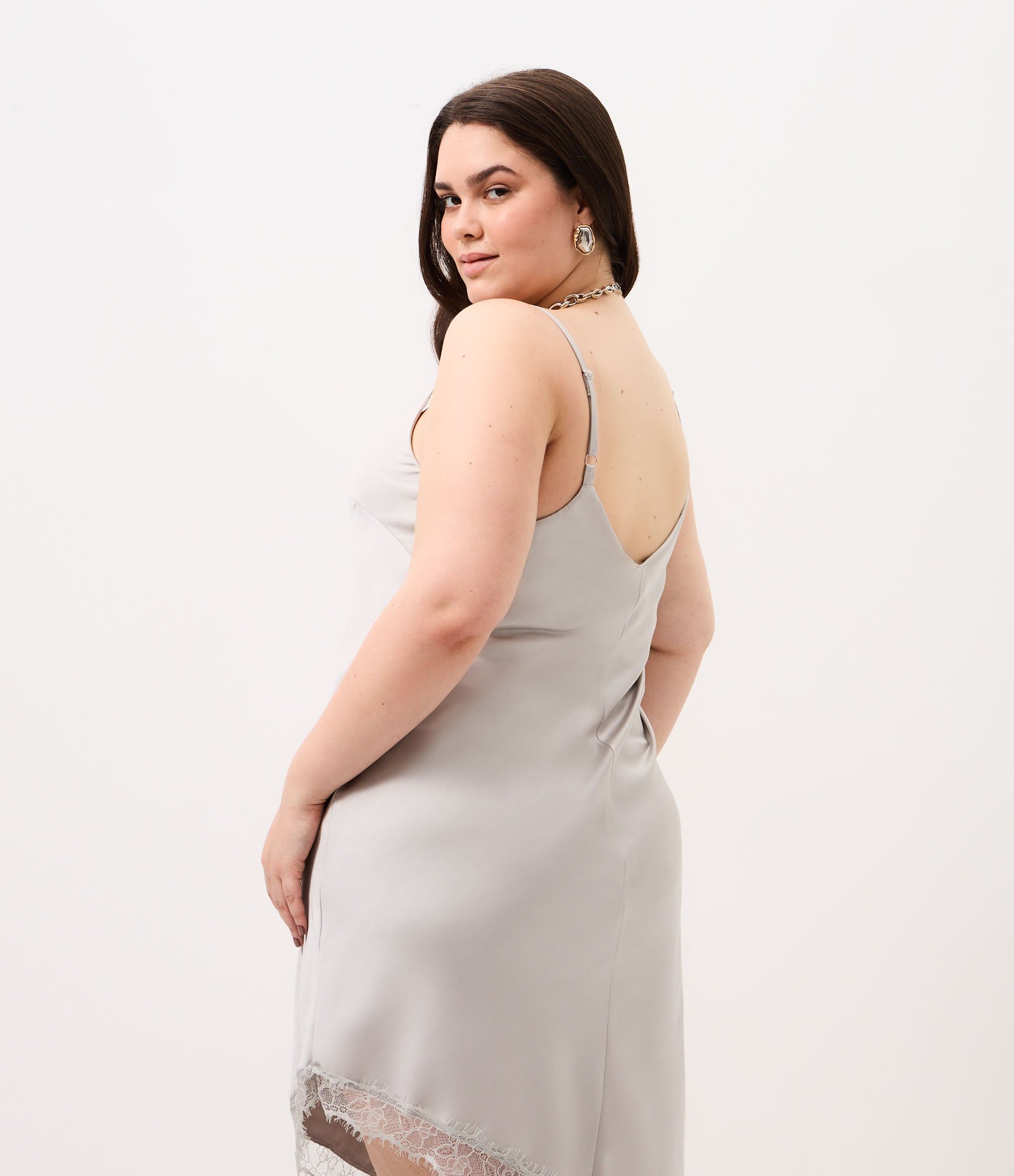 Vestido Midi em Cetim Assimétrico com Renda Curve & Plus Size Cinza 4