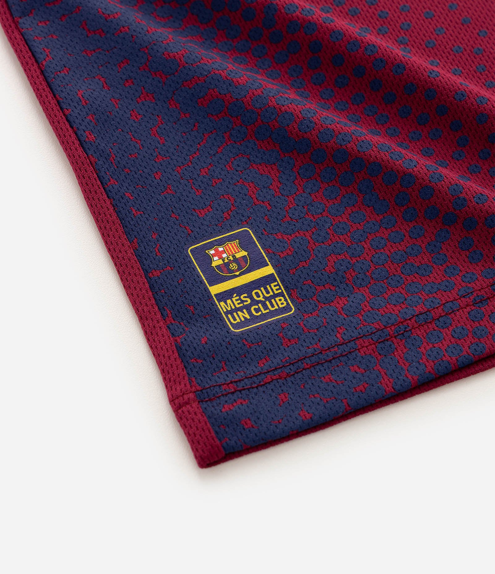 Camiseta Infantil com Efeito Degradê e Estampa Barcelona - Tam 5 a 14 Anos Bordô 4