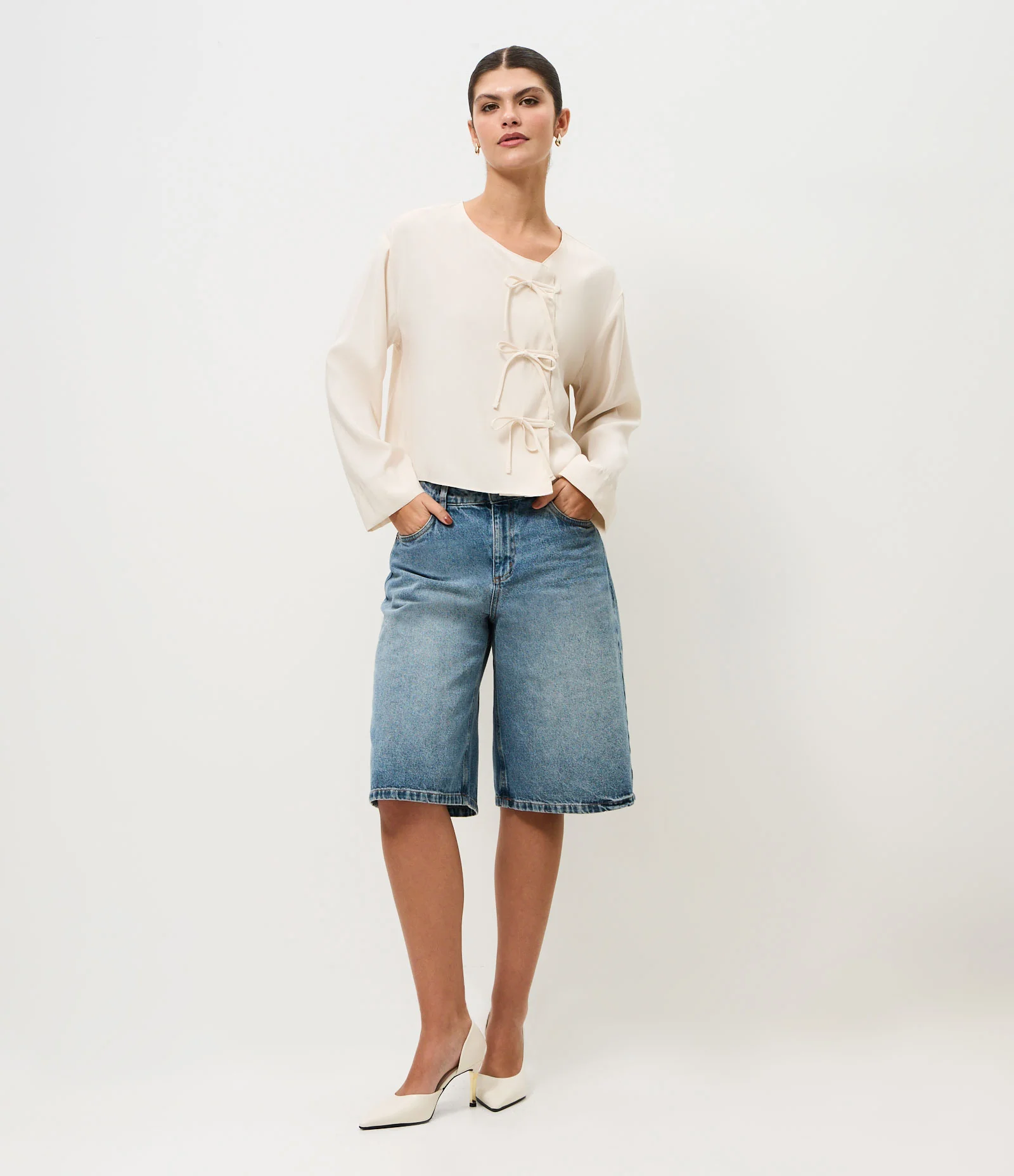 Camisa em Viscose com Fechamento Lateral Bege 2