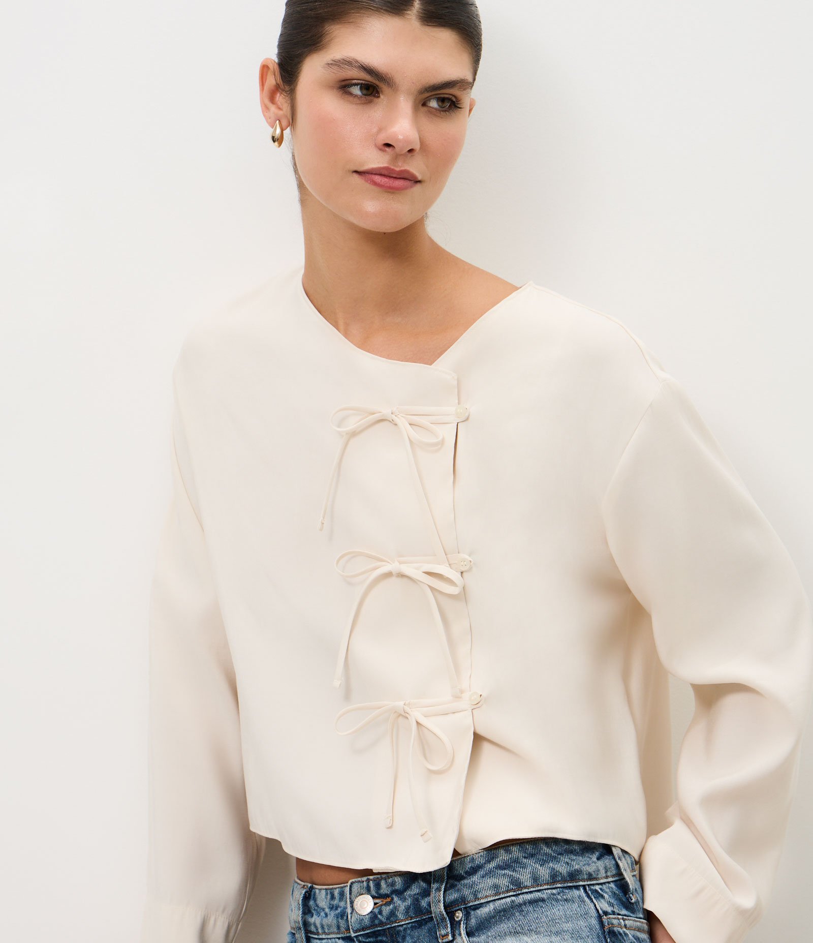 Camisa em Viscose com Fechamento Lateral Bege 3