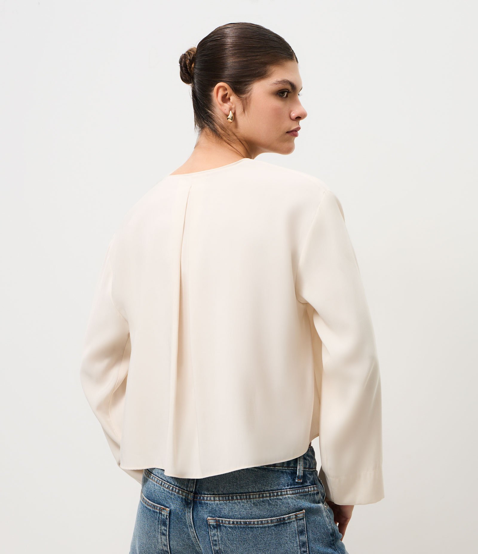 Camisa em Viscose com Fechamento Lateral Bege 4