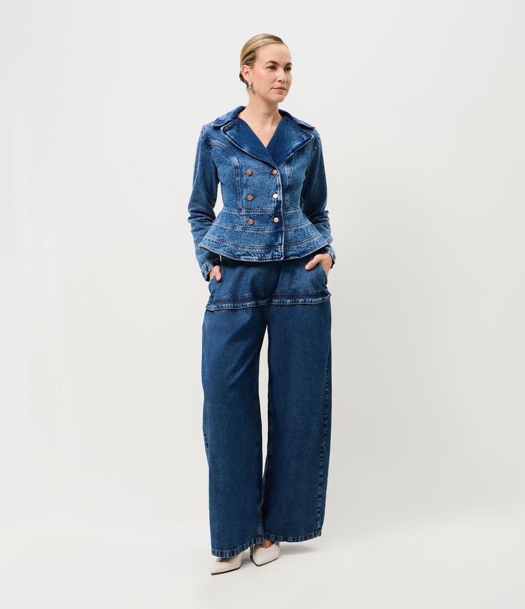 Jaqueta Peplum Jeans Acinturada com Abotoamento Duplo Azul