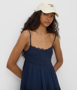 Vestido Curto Texturizado com Franzido e Alças Finas