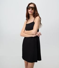 Vestido Curto em Sarja com Alças Finas e Costas Cruzadas