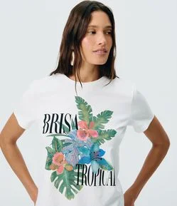 Camiseta em Algodão com Estampa Brisa Tropical e Aplicação em Paetê