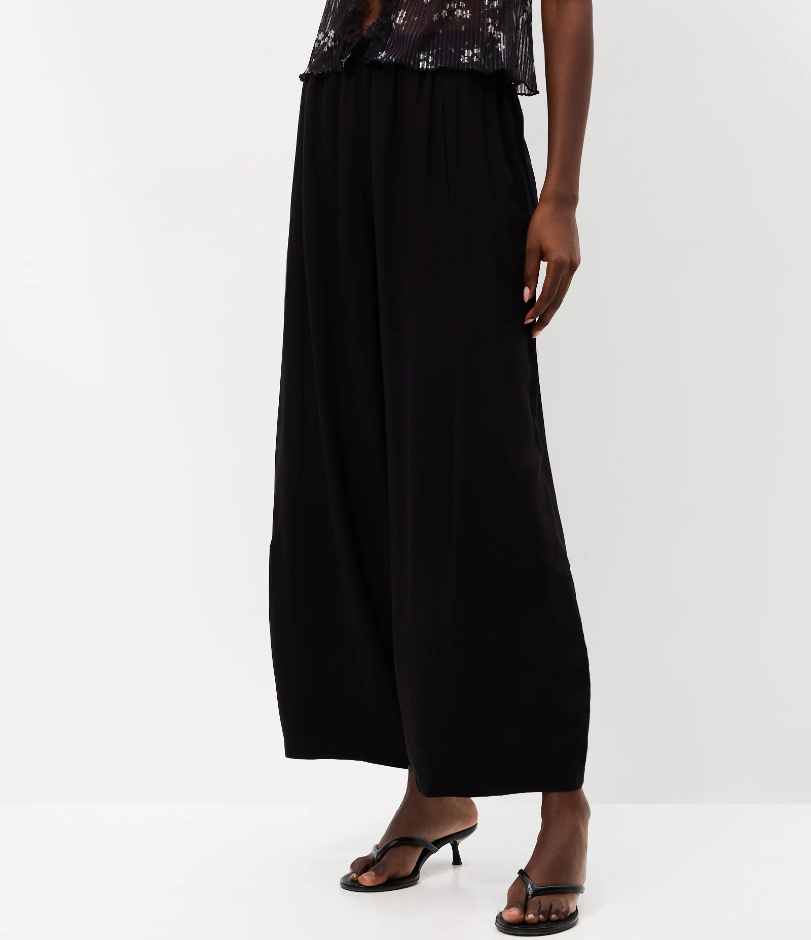 Calça Aladim em Viscose com Cós Elástico Preto 2