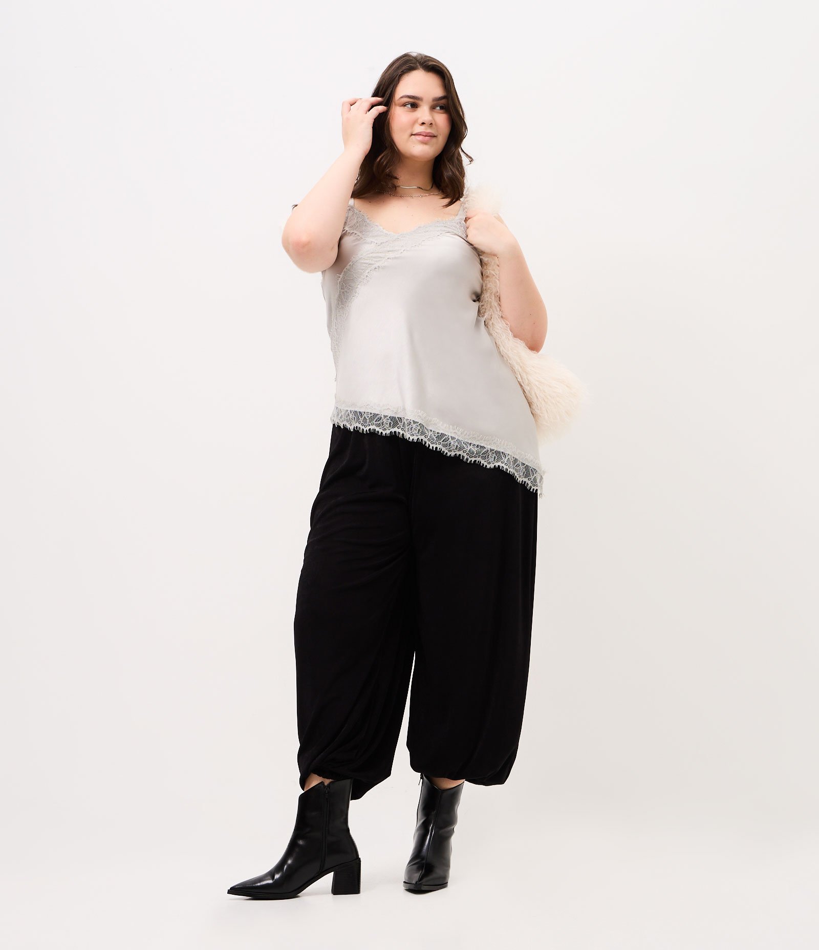 Blusa Alongada em Cetim com Renda Curve & Plus Size Cinza 2
