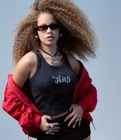 Blusa em Algodão com Lettering Álbum Taurus e Textura Canelada