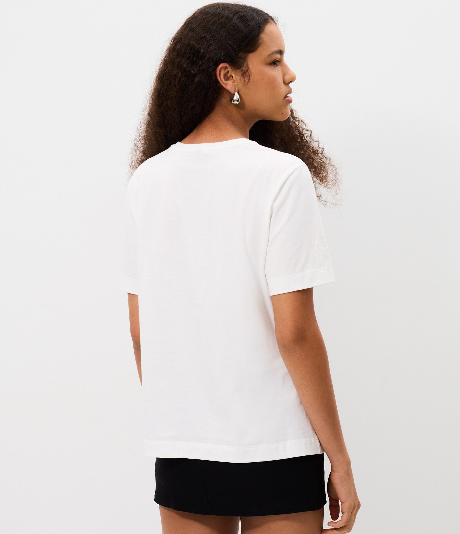 Camiseta em Algodão com Sobreposição Cropped de Alcinha em Renda Branco 4