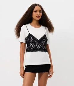 Camiseta em Algodão com Sobreposição Cropped de Alcinha em Renda