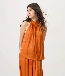 Blusa em Cetim com Gola Alta