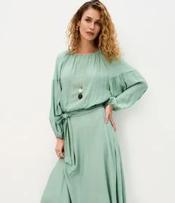 Vestido Midi com Amarração na Cintura e Mangas Longas