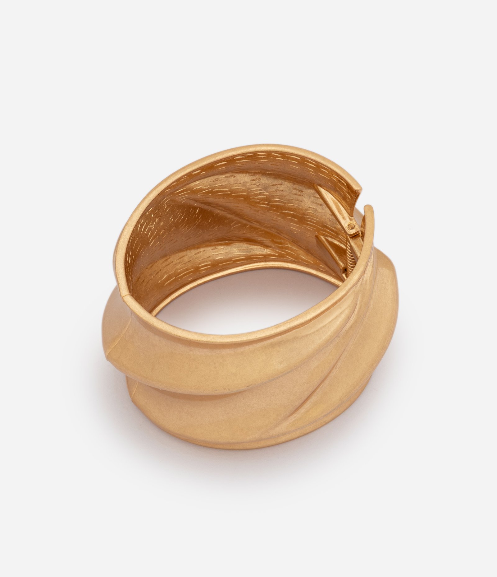 Bracelete Bold com Formato Orgânico em Metal Dourado 2