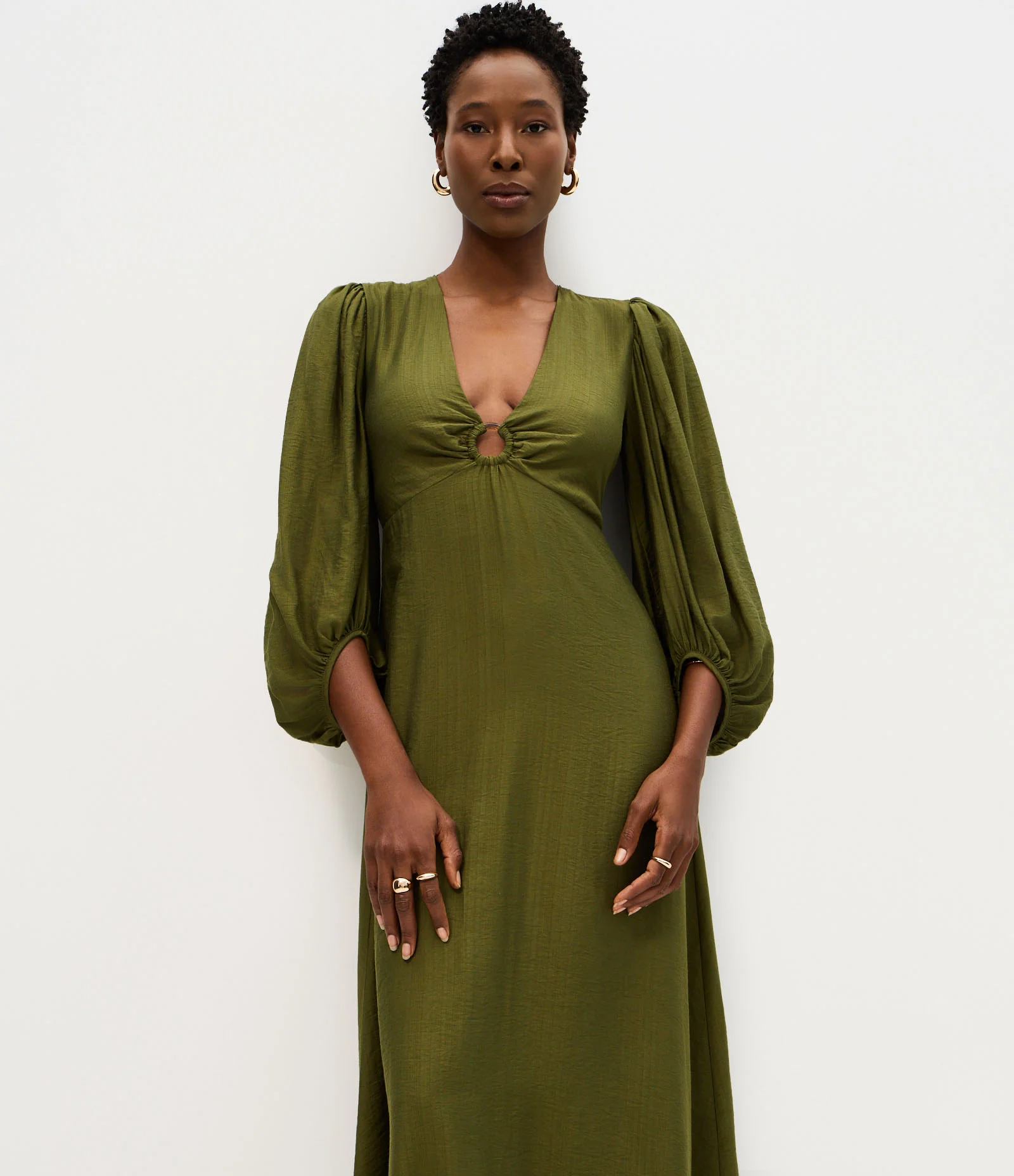 Vestido Midi em Viscose com Fivela no Busto e Manga Bufante Verde 1